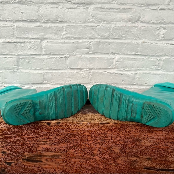 HUNTER Turquoise Tiffany Blue Rain Boots with boot socks - Picture 10 of 11